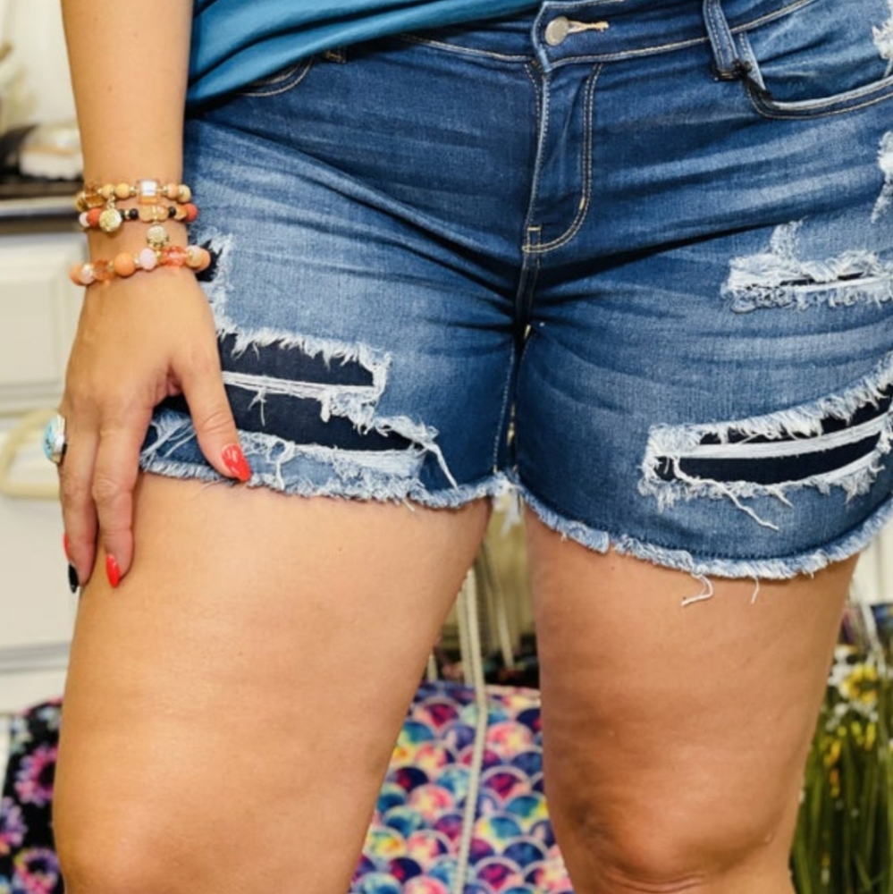 Judy Blue Mid-Rise Patch Cut Off Shorts!🏖️